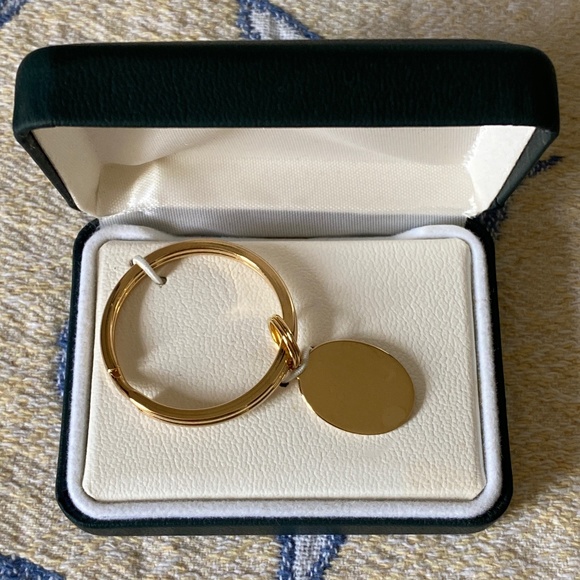 Small Plain Gold Electroplate Oval Keyring - Picture 2 of 16